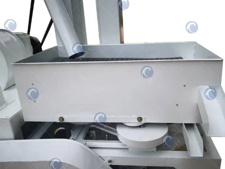 horizontal cleaning sieve